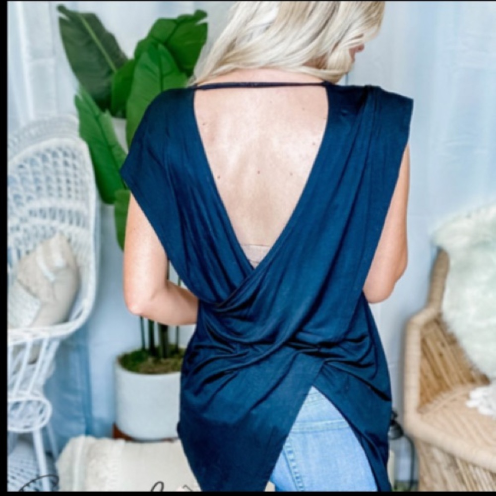 Super cute backless pull over top. Small.NWOT.